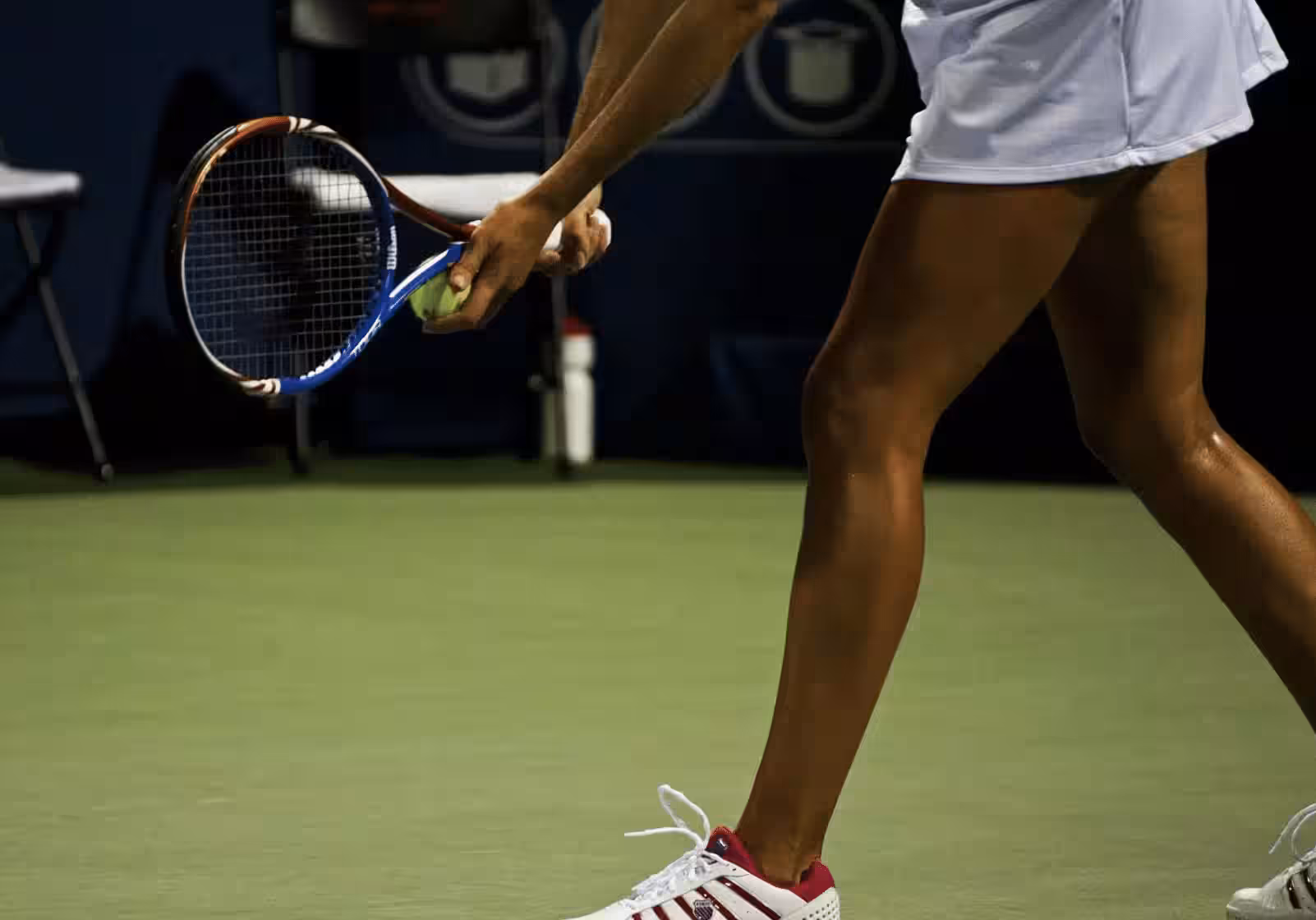 Wie Sie einen effektiven Tennisaufschlag trainieren